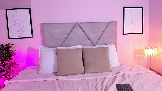 Emilyh  online show from April 9, 7:08 pm