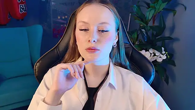 VivienLeeigh online show from November 10, 10:10 am