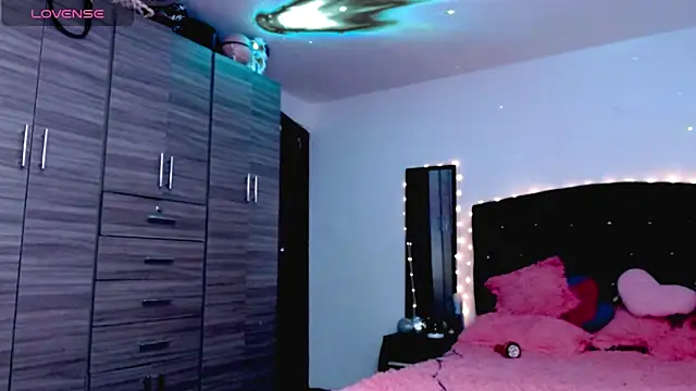 holy juli online show from December 21, 6:28 am