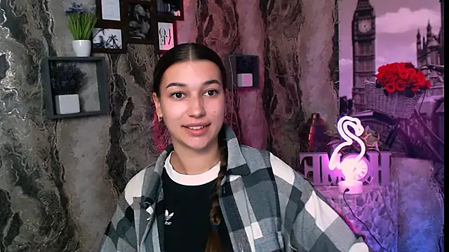 Snapshot of KarolinaRosse_ chatting on October 21, 5:55 am KarolinaRosse  online show from October 21, 5:55 am