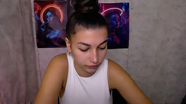 Snapshot of KarolinaRosse_ chatting on October 8, 5:23 am KarolinaRosse  online show from October 8, 5:23 am