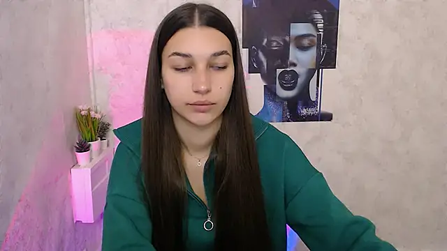 Snapshot of KarolinaRosse_ chatting on October 18, 5:43 am KarolinaRosse  online show from October 18, 5:43 am