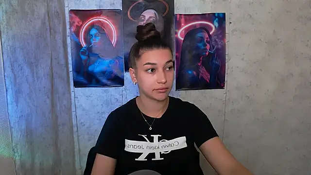 Snapshot of KarolinaRosse_ chatting on October 14, 6:05 am KarolinaRosse  online show from October 14, 6:05 am