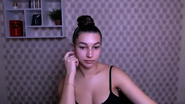 Snapshot of KarolinaRosse_ chatting on October 2, 5:34 am KarolinaRosse  online show from October 2, 5:34 am