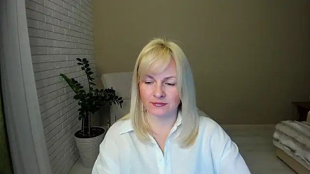 Alicee Gracee online show from February 15, 4:50 pm