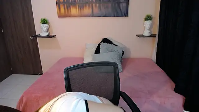 cristal-evanns online show from February 22, 12:00 am