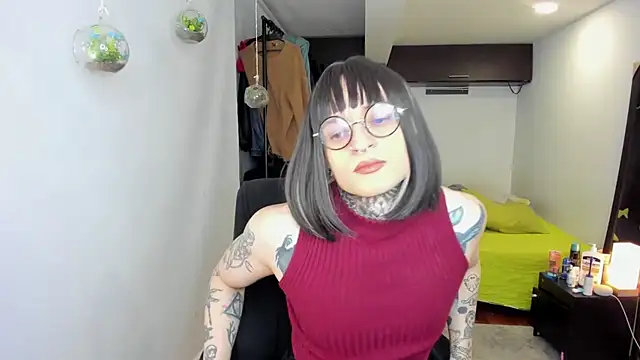 ShiiraVelkor online show from December 15, 10:09 am