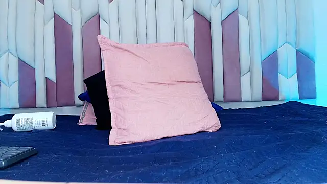 mia stanfort online show from September 23, 7:56 pm