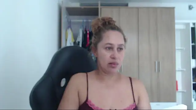 RoxanaLove9 online show from September 14, 7:12 pm