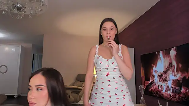 Snapshot of hannah_x_x_ chatting on October 7, 3:16 pm hannah x x  online show from October 7, 3:16 pm