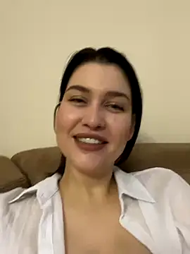 Snapshot of KikiWatson chatting on December 2, 8:48 am KikiWatson online show from December 2, 8:48 am