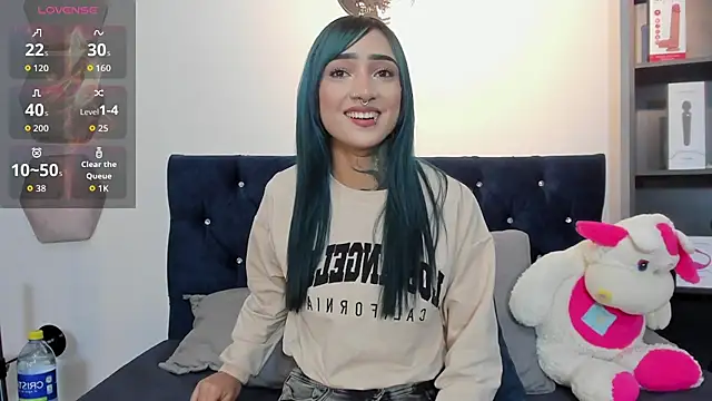yulianademond66 online show from August 6, 11:33 pm