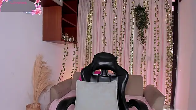 HannaRhodes online show from November 21, 3:14 pm