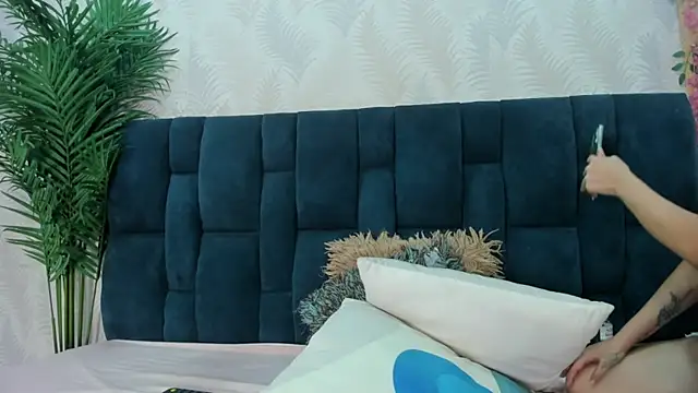 Melody Megann online show from October 17, 8:34 pm