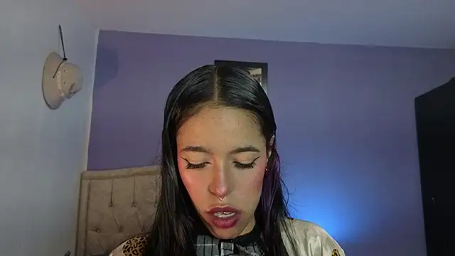 stephania t online show from March 31, 5:24 pm