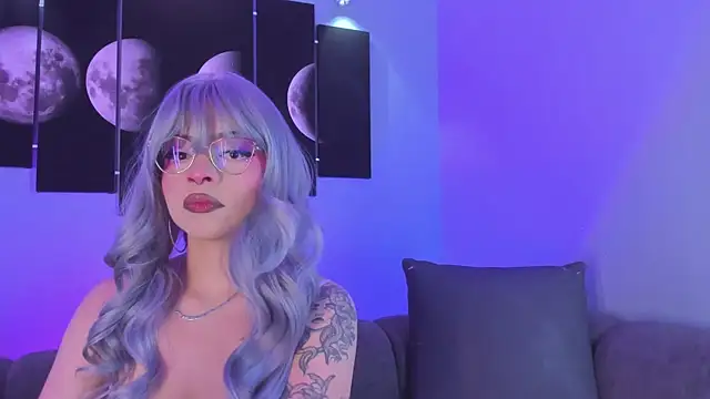 maddy walker online show from April 30, 2:17 am