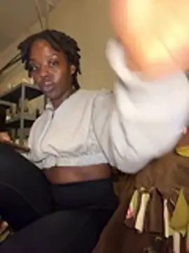 choclatepeaach online show from February 5, 6:00 pm