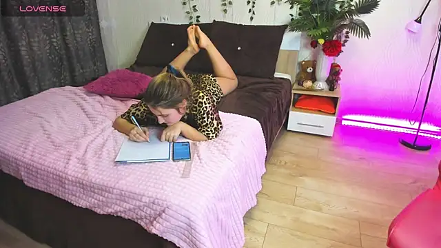 Miss Elsa  online show from December 3, 2:41 pm