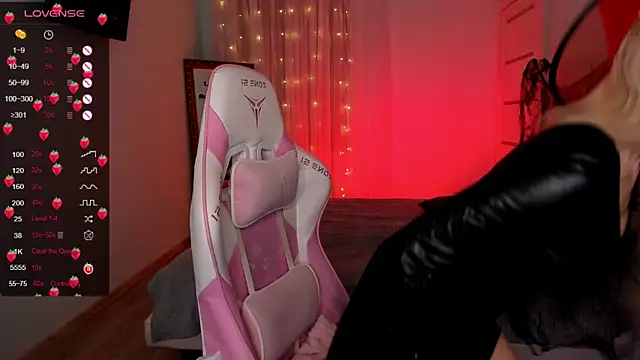 AdeleRoberts online show from October 29, 2:27 am