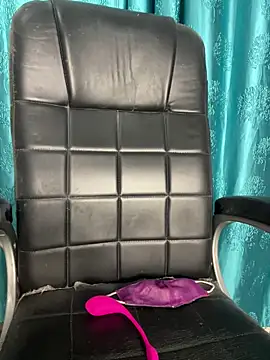 Snapshot of poision51 chatting on September 23, 2:10 am poision51 online show from September 23, 2:10 am