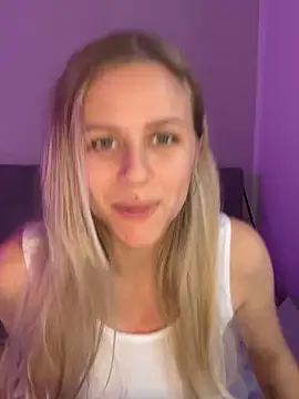 lunawolf21 online show from November 14, 7:41 am