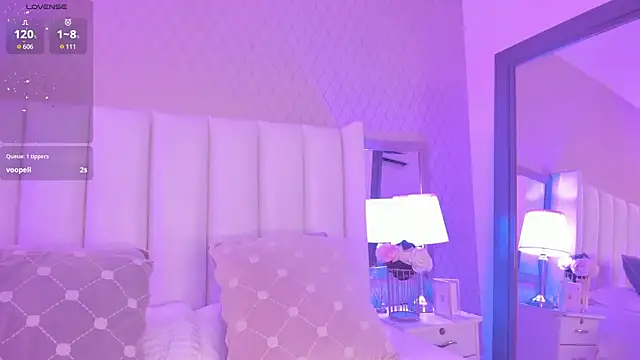 SophiaSmiiths  online show from October 25, 8:15 pm