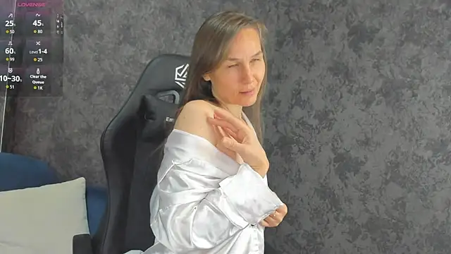 Snapshot of Lillian_White chatting on September 29, 12:38 am Lillian White online show from September 29, 12:38 am