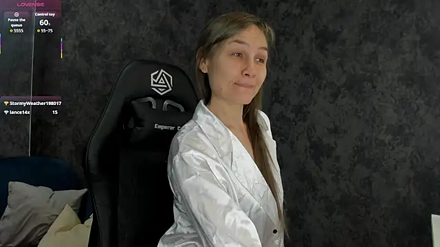 Snapshot of Lillian_White chatting on October 3, 11:54 pm Lillian White online show from October 3, 11:54 pm