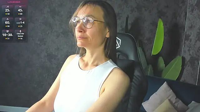 Snapshot of Lillian_White chatting on September 22, 12:09 am Lillian White online show from September 22, 12:09 am