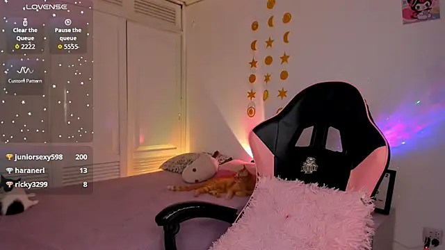 Kaoriyoshii online show from December 1, 1:20 am