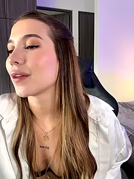 SophieRaily  online show from October 15, 9:06 pm