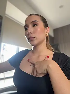 SophieRaily  online show from January 14, 9:09 pm