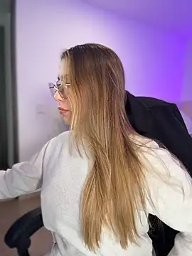 SophieRaily  online show from February 25, 10:08 pm