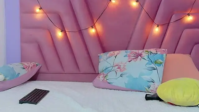 hornybarelylegalgirl online show from May 12, 4:13 pm