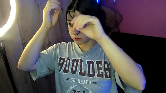 agnes 213 online show from November 29, 3:05 pm