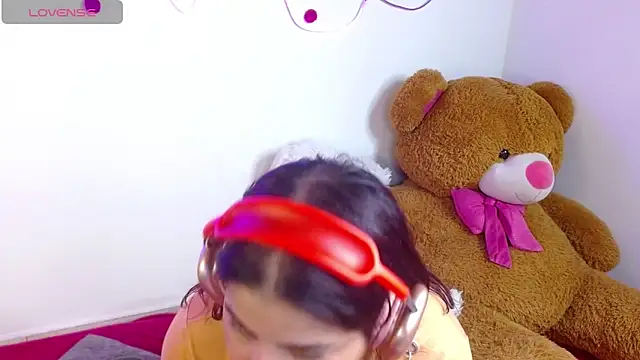 Snapshot of sophia_cute1_1 chatting on October 9, 6:34 pm sophia cute1 1 online show from October 9, 6:34 pm