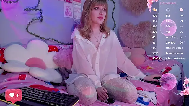 EvaStevs online show from March 24, 9:31 pm