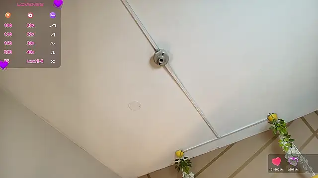 frreeya online show from March 18, 9:42 pm