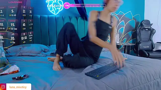 Lunamistyc online show from October 11, 7:49 pm