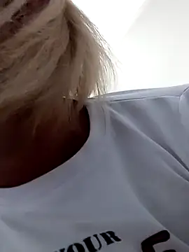 blondebitchlitle online show from February 18, 2:05 pm