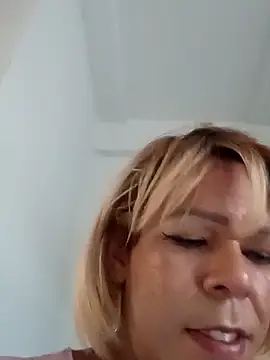 blondebitchlitle online show from October 18, 8:21 pm