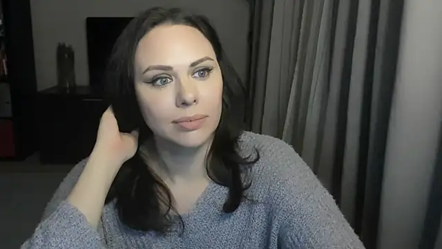 MollyCheiz online show from December 18, 4:45 pm