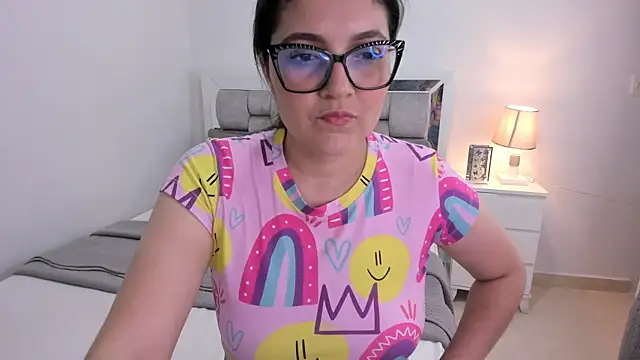 Camilaa bueno online show from April 1, 12:33 am