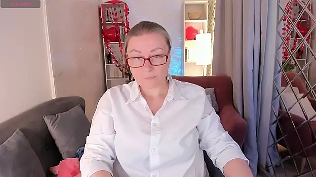 AlexandraKind online show from February 22, 9:05 pm