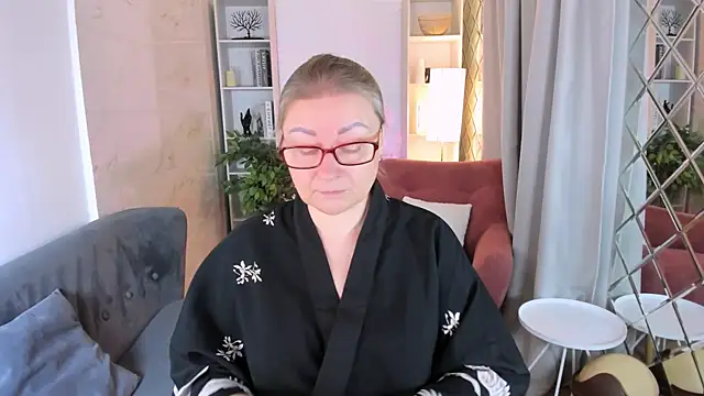 AlexandraKind online show from November 15, 1:45 pm