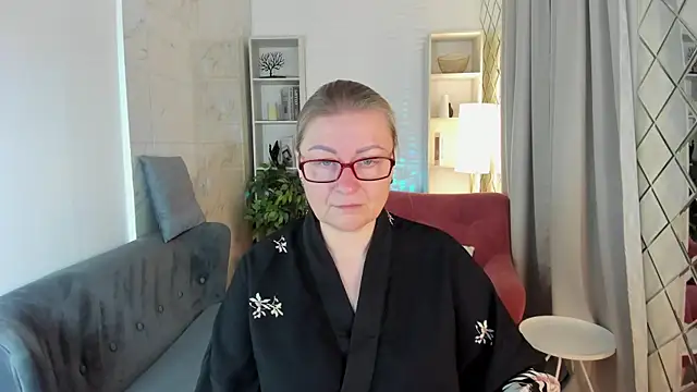 AlexandraKind online show from November 9, 1:40 pm