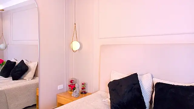 OlayaCooper online show from February 3, 8:45 pm