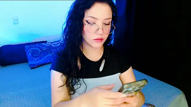 Snapshot of DollCam__ chatting on October 24, 1:23 am DollCam online show from October 24, 1:23 am