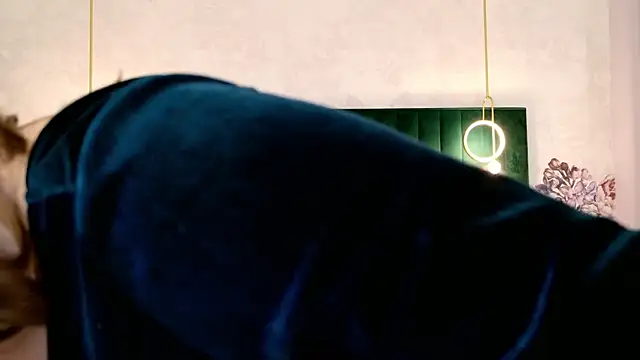 VikkiStorm online show from December 3, 3:42 am