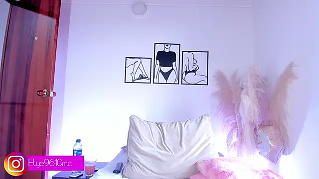 ellie mcdonald online show from March 24, 8:58 pm